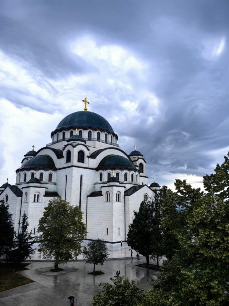 Епископ Нектарије на Петровдан саслуживао Патријарху Порфирију у Храму Светог Саве